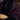 Närbild av pärlhalsband mot svart pälsmönster med lila sjal — Popcorn Aristocrat